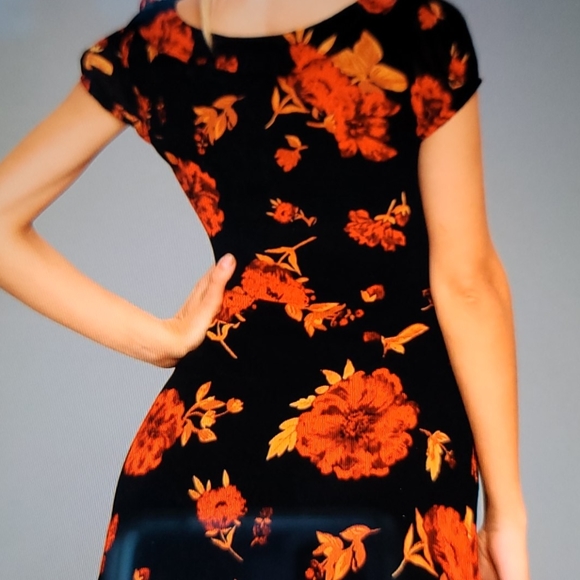 NWT Lulus floral print dress🌹. - Picture 2 of 7